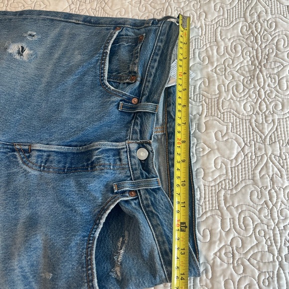 Levi’s 501 distressed jeans size 27x28. In good used condition. - Picture 4 of 5